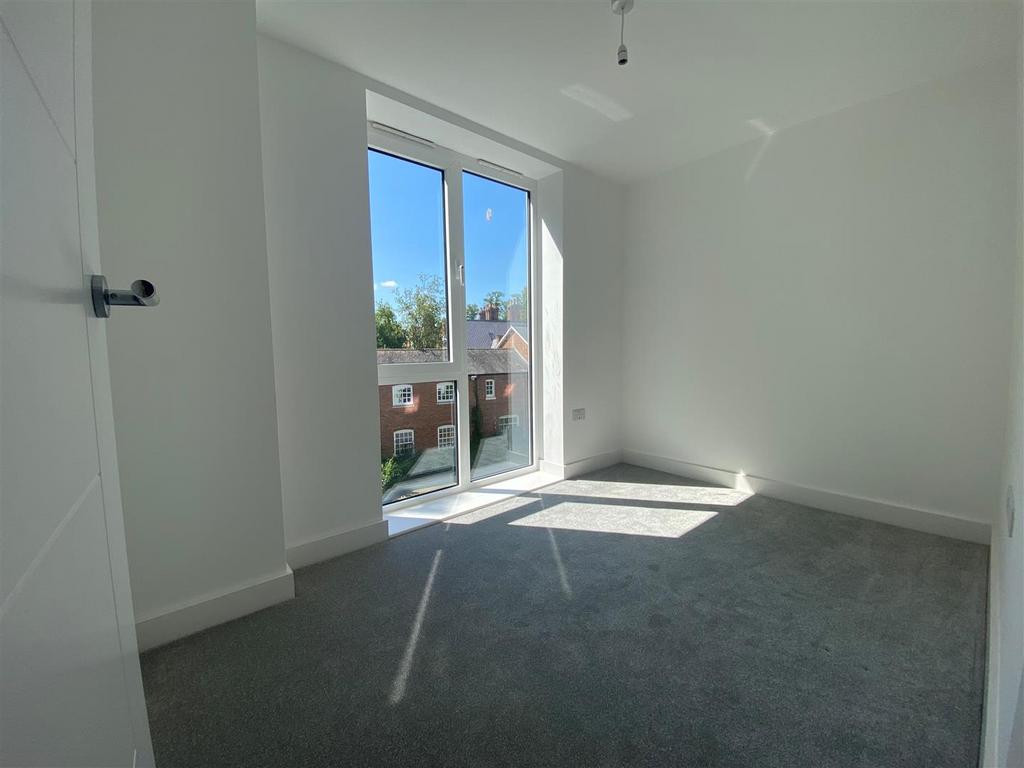 Bedroom 2a.jpg