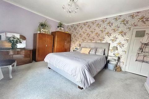 3 bedroom end of terrace house for sale, Leeds Road, Wakefield, West Yorkshire