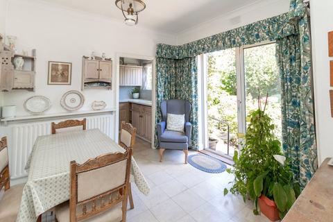 2 bedroom bungalow for sale - Highview Avenue, Edgware, HA8
