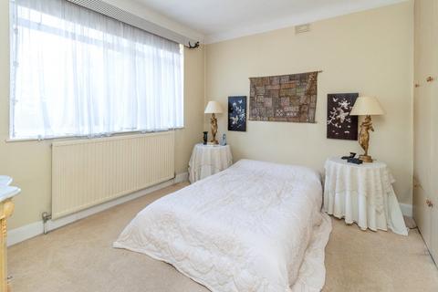 8 Highview Avenue, Edgware, HA8 9TZ