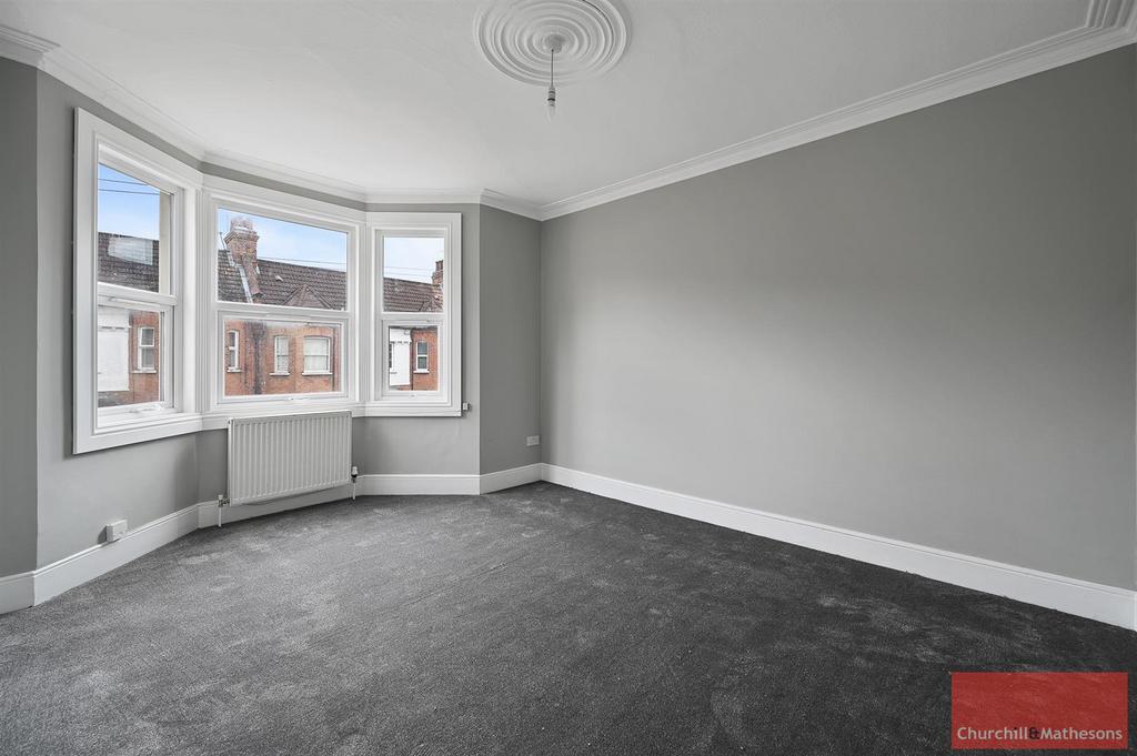 Ambleside Road, Harlesden, NW10 3UJ 2 bed flat £1,699 pcm (£392 pw)
