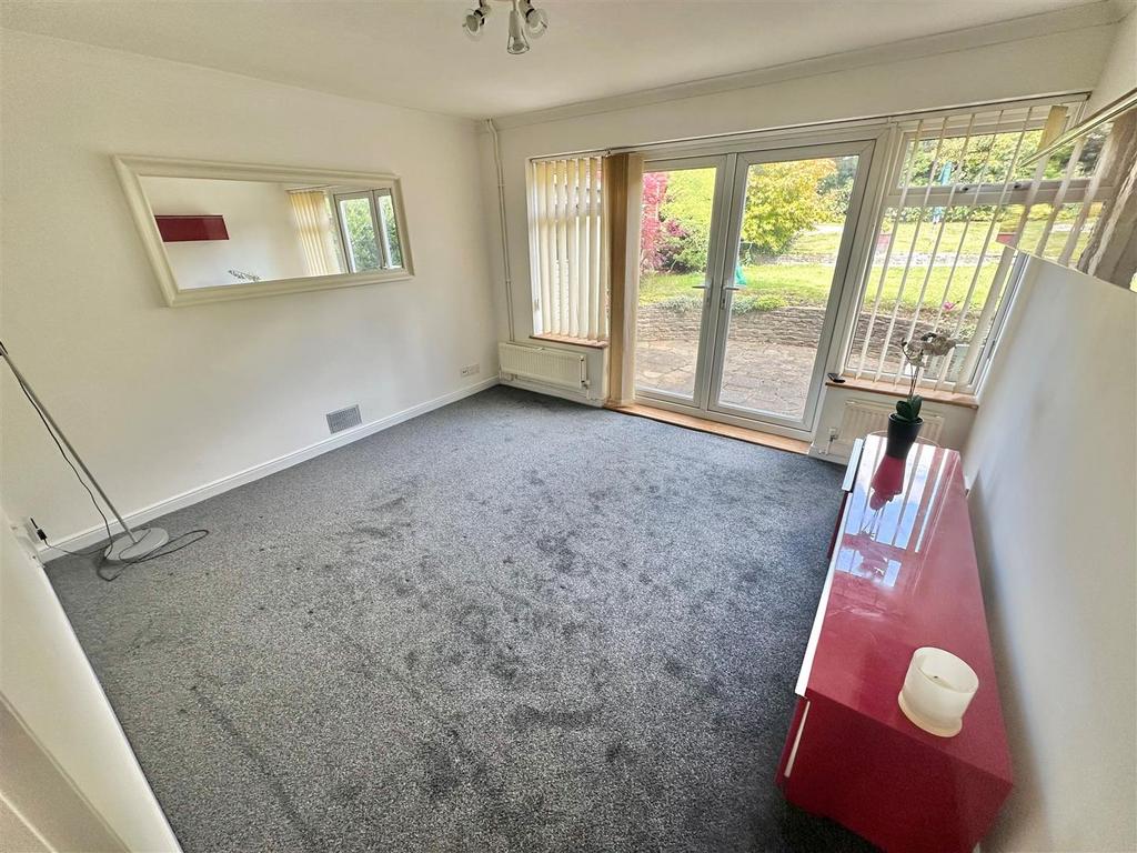 Broughton Avenue, Luton 3 bed detached house £1,600 pcm (£369 pw)