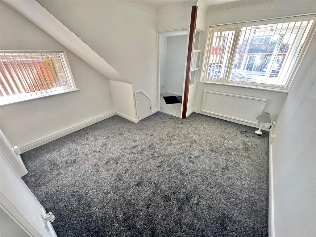Broughton Avenue, Luton 3 bed detached house £1,600 pcm (£369 pw)