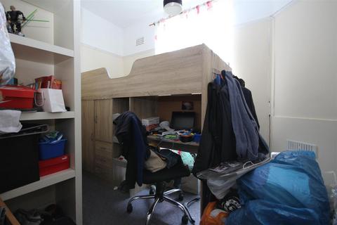 3 bedroom flat to rent, The Drive, London, NW10 3UB