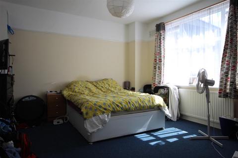 3 bedroom flat to rent, The Drive, London, NW10 3UB