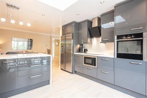 6 Thornsett Gardens, Sheffield, S17 3PP