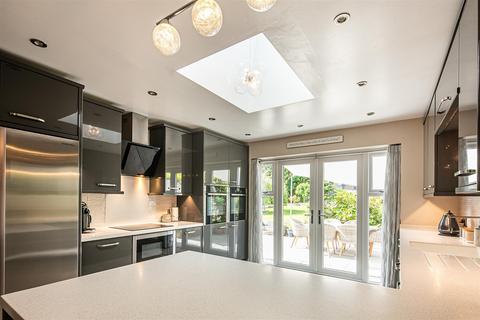 6 Thornsett Gardens, Sheffield, S17 3PP