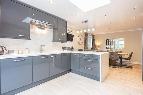 6 Thornsett Gardens, Sheffield, S17 3PP
