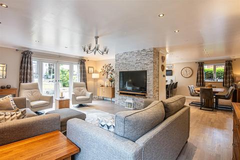 6 Thornsett Gardens, Sheffield, S17 3PP