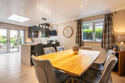 6 Thornsett Gardens, Sheffield, S17 3PP