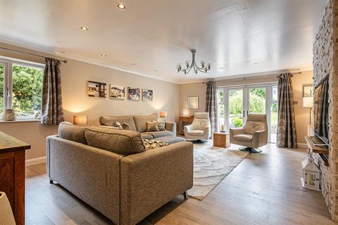 6 Thornsett Gardens, Sheffield, S17 3PP