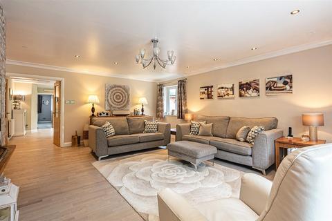 6 Thornsett Gardens, Sheffield, S17 3PP