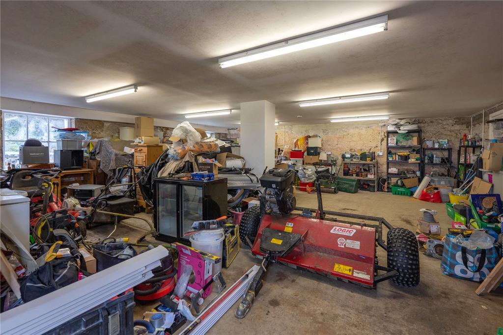 Garage/ Workshop