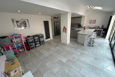 3 bedroom end of terrace house for sale - Walton Gardens, Waltham Abbey