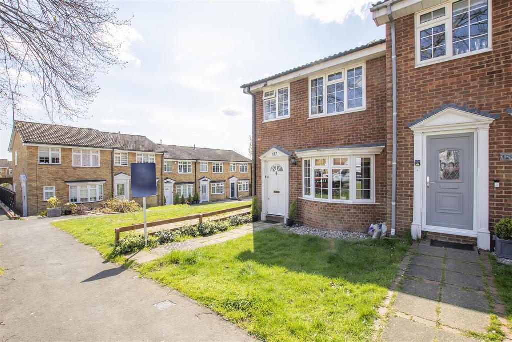 Smarts Green, Cheshunt 3 bed house £1,750 pcm (£404 pw)