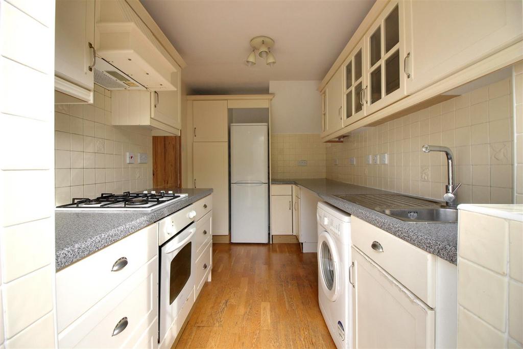 Smarts Green, Cheshunt 3 bed house £1,750 pcm (£404 pw)