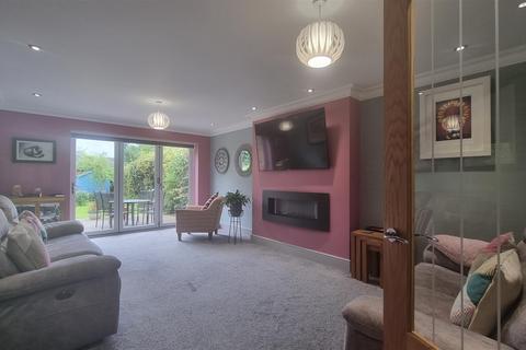 25 Lowbrook Lane, Tidbury Green, Solihull, B90 1QR