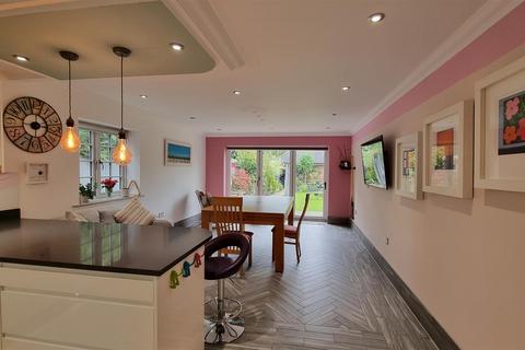25 Lowbrook Lane, Tidbury Green, Solihull, B90 1QR