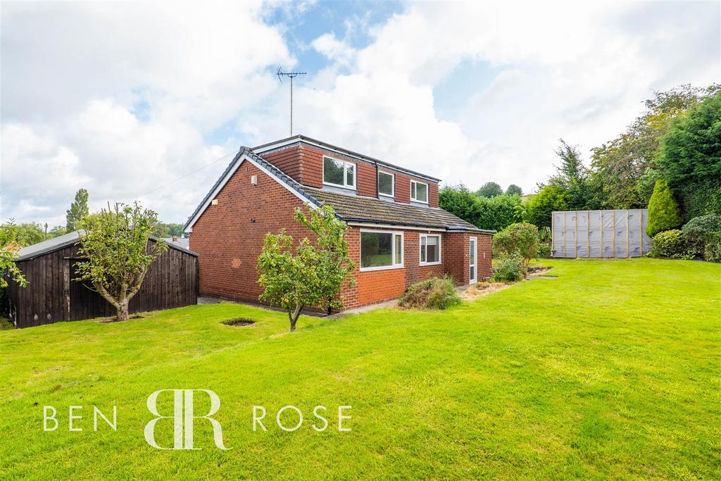 St. Helens Road, WhittleLeWoods, Chorley 3 bed detached house for