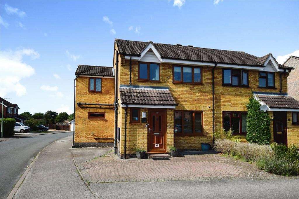 Carsons Drive, Great Cornard, Sudbury, Suffolk, CO10 4 bed semi