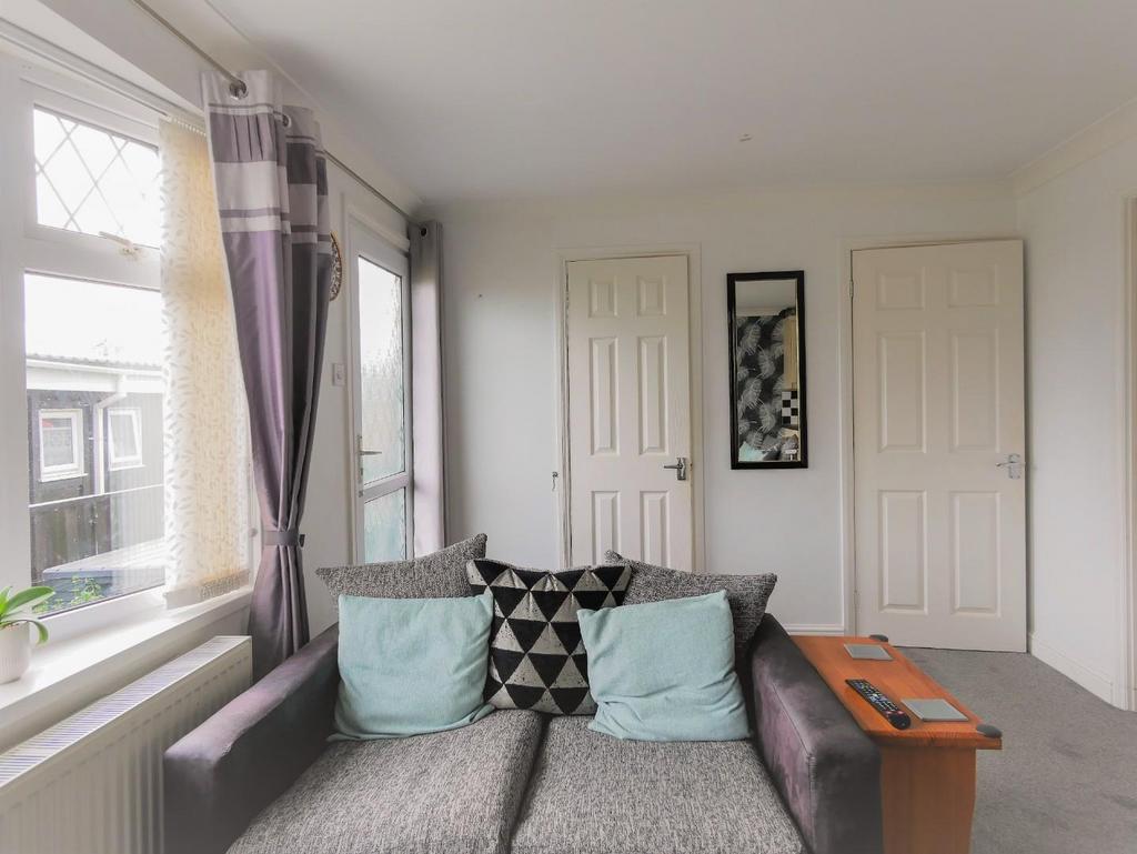 Lavernock Point, Fort Road, Lavernock, Penarth 2 bed chalet for sale