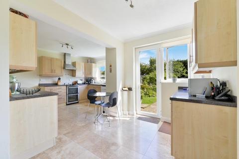 94 Bradstock Road, Epsom, KT17 2LG