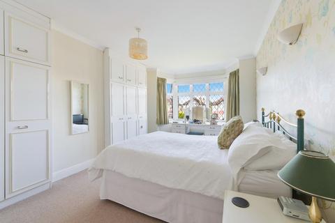 94 Bradstock Road, Epsom, KT17 2LG