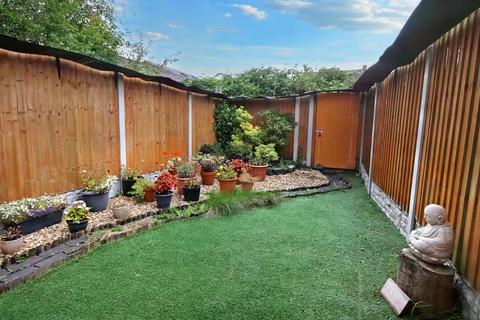35 Haden Hill, Wolverhampton, WV3 9PT