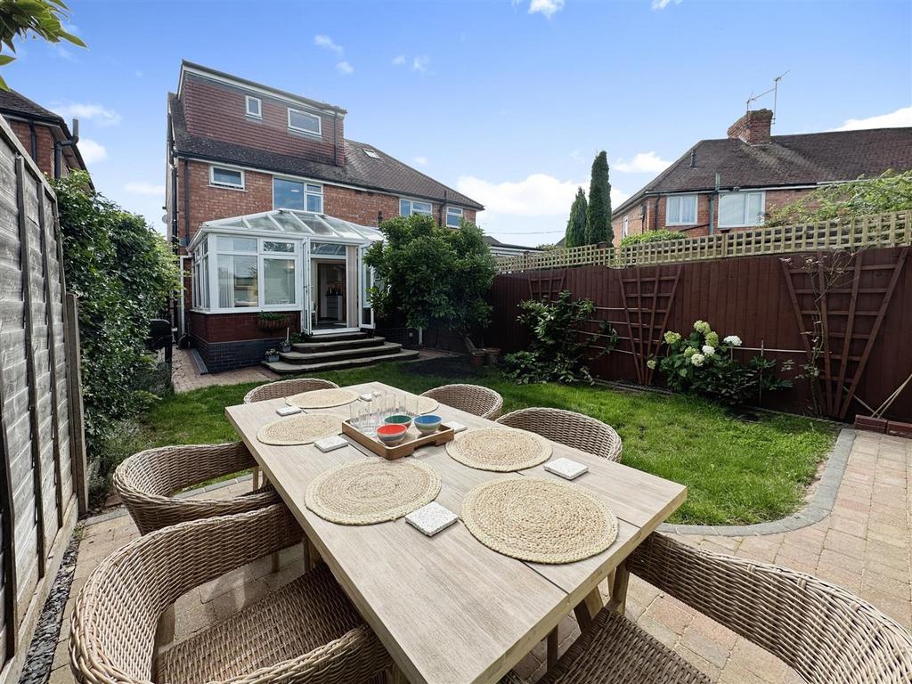 Taylor Avenue, Leamington Spa 3 bed semidetached house for sale £375,000
