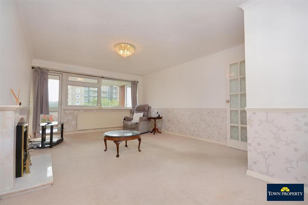 Selwyn Road, Eastbourne 2 bed flat for sale £225,000