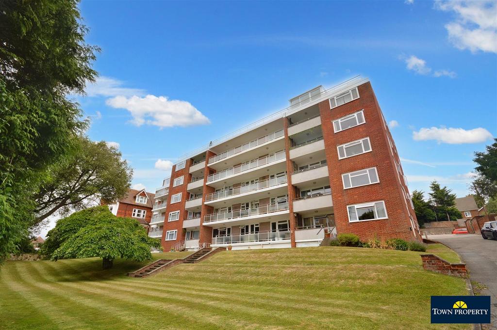 Selwyn Road, Eastbourne 2 bed flat £225,000