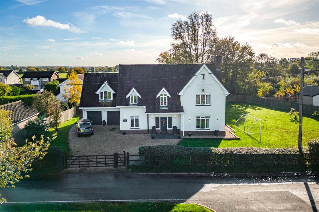 Bannister Green, Felsted, Dunmow, Essex, CM6 5 bed detached house for