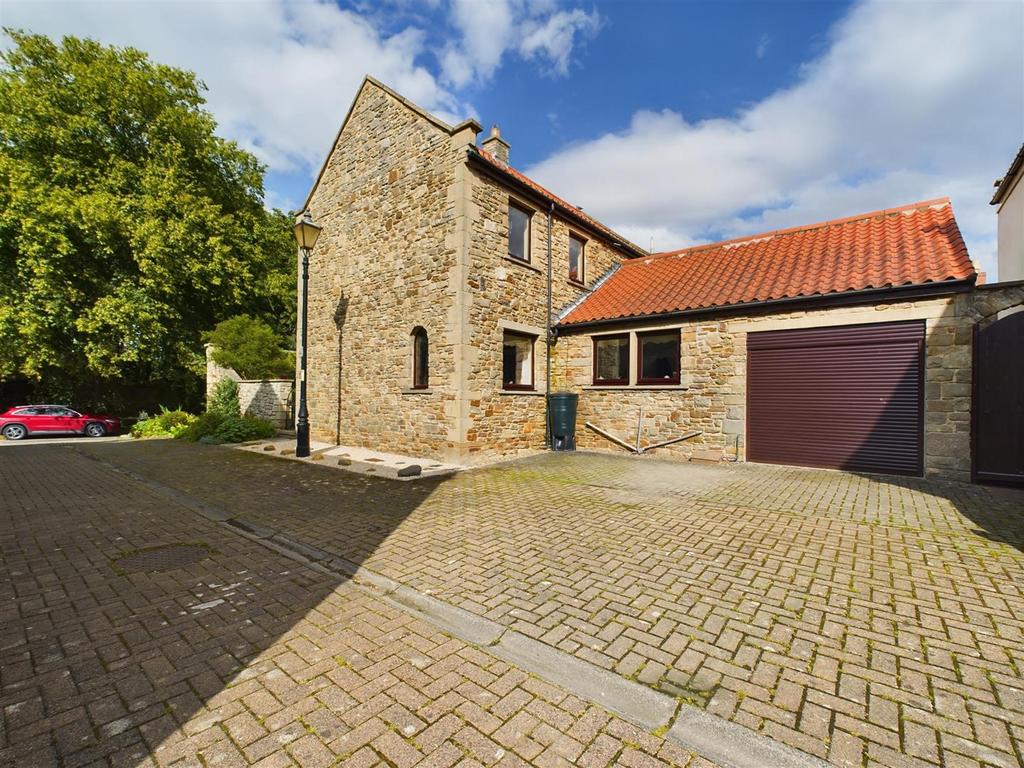 Beckside Mews, Staindrop 3 bed detached house for sale £335,000