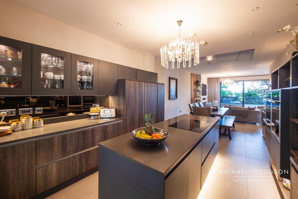Kitchen / Dining Area