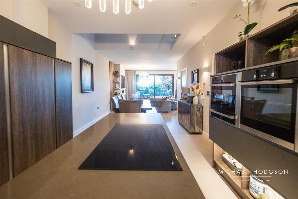 Kitchen / Dining Area