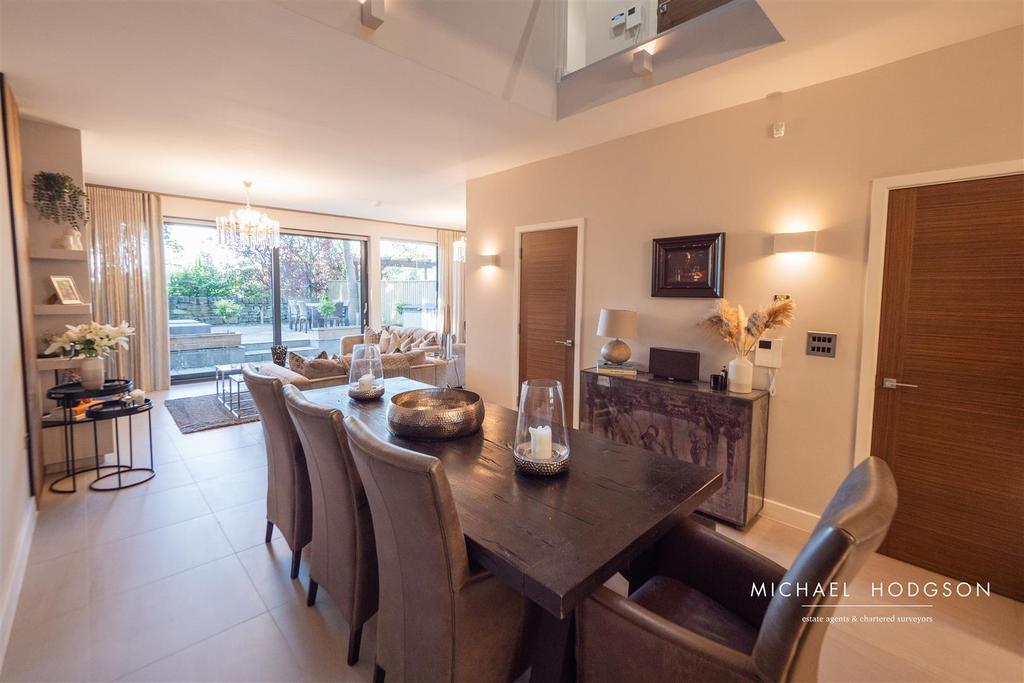 Kitchen / Dining Area