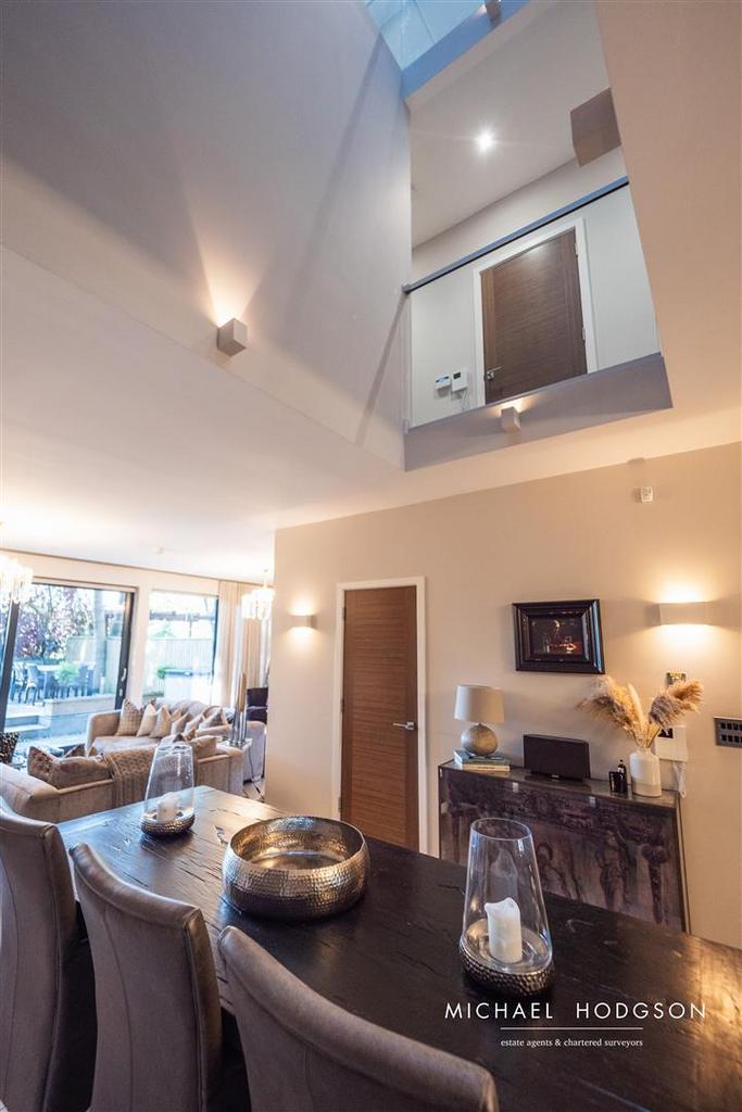 Kitchen / Dining Area