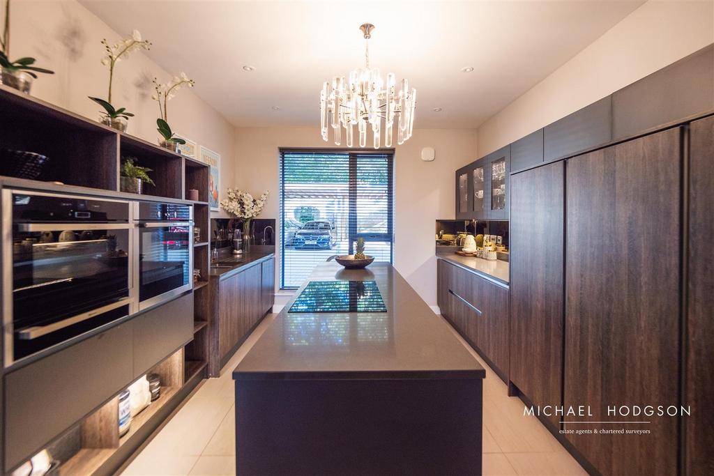 Kitchen / Dining Area