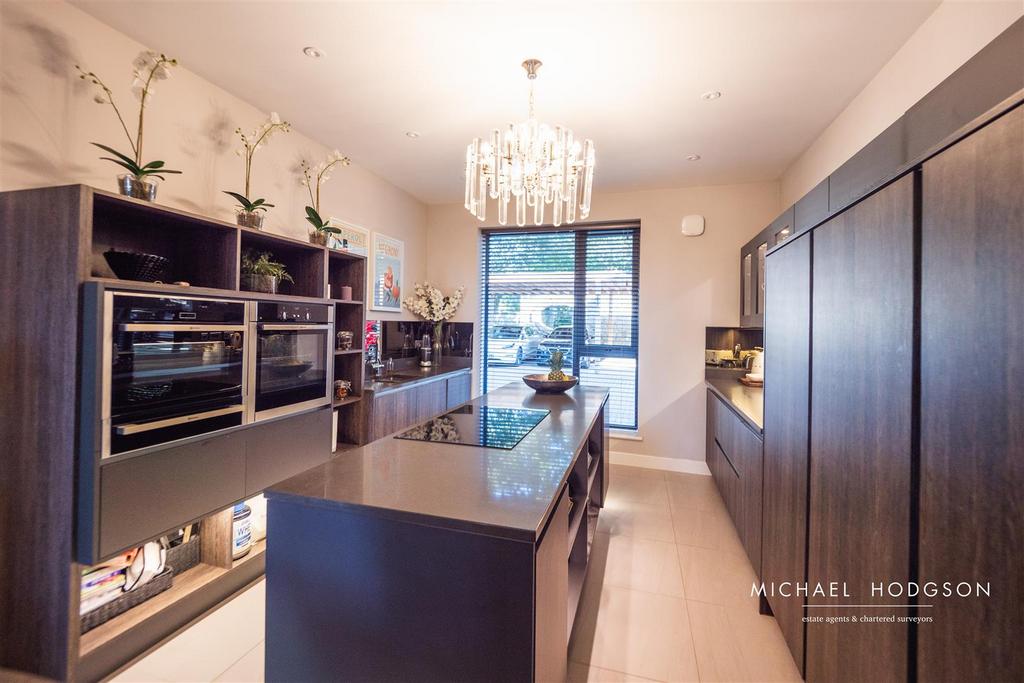 Kitchen / Dining Area