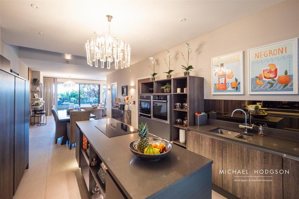 Kitchen / Dining Area