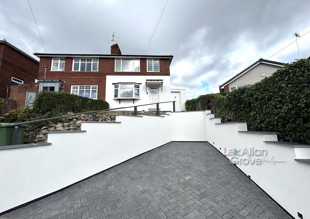 Shelton Lane, Halesowen 3 bed semidetached house for sale £260,000