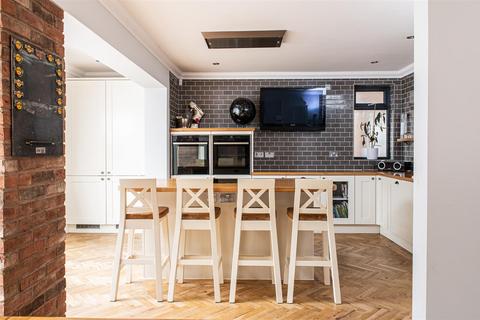 84 Carters Lane, Halesowen, B62 0BT
