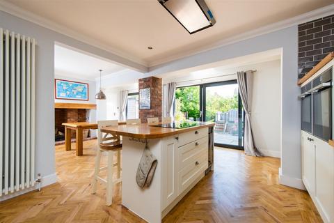 84 Carters Lane, Halesowen, B62 0BT