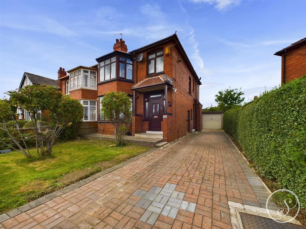 Montagu Place, Leeds 3 bed semidetached house for sale £340,000