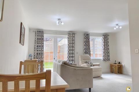 2 bedroom semi-detached house for sale - Nevile Drive, Wakefield WF2