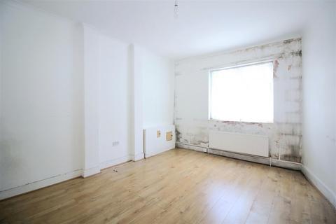 2 bedroom flat for sale, Markhouse Road, London