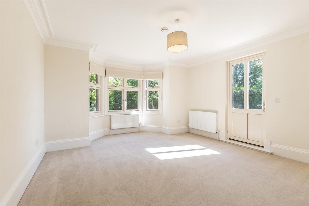 Wick Lane, Englefield Green, Egham 3 bed semidetached house £3,800