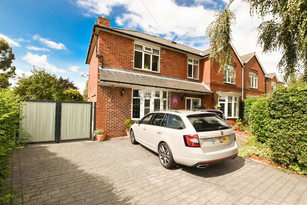 The Avenue, Spinkhill, Sheffield, S21 4 bed semidetached house for
