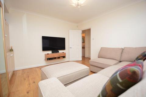 28 Austin Waye, Uxbridge, UB8 2RQ