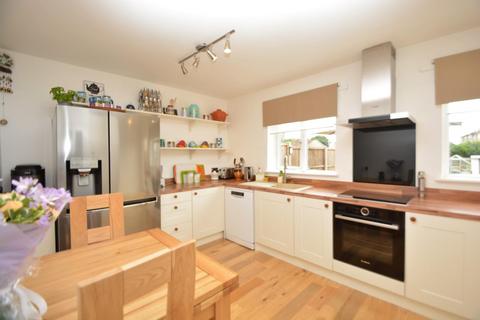 28 Austin Waye, Uxbridge, UB8 2RQ